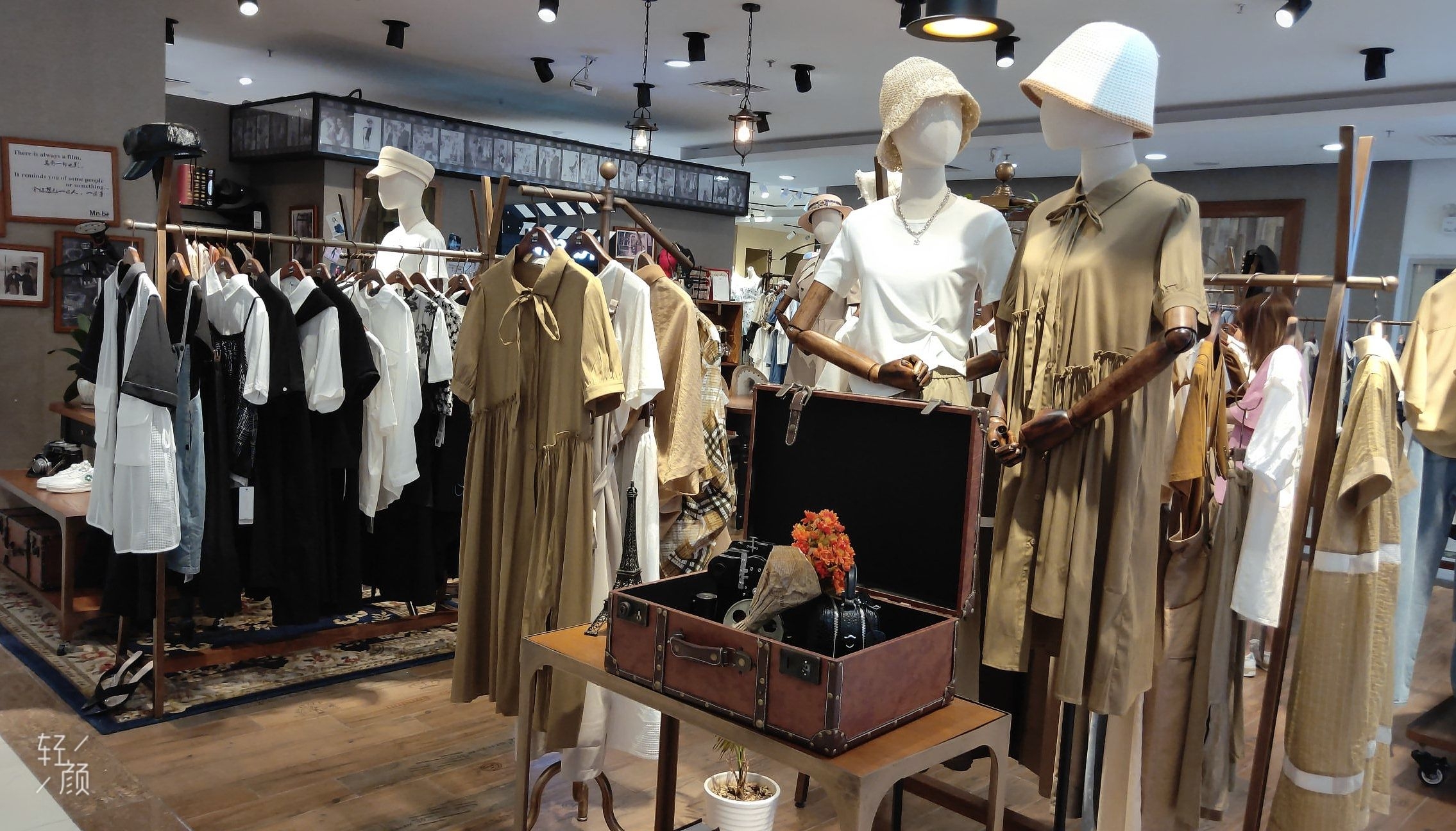 深圳、市龙岗区橫岗诗萌服装店
